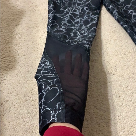 Under Armor compression Capri😍 - Picture 7 of 7